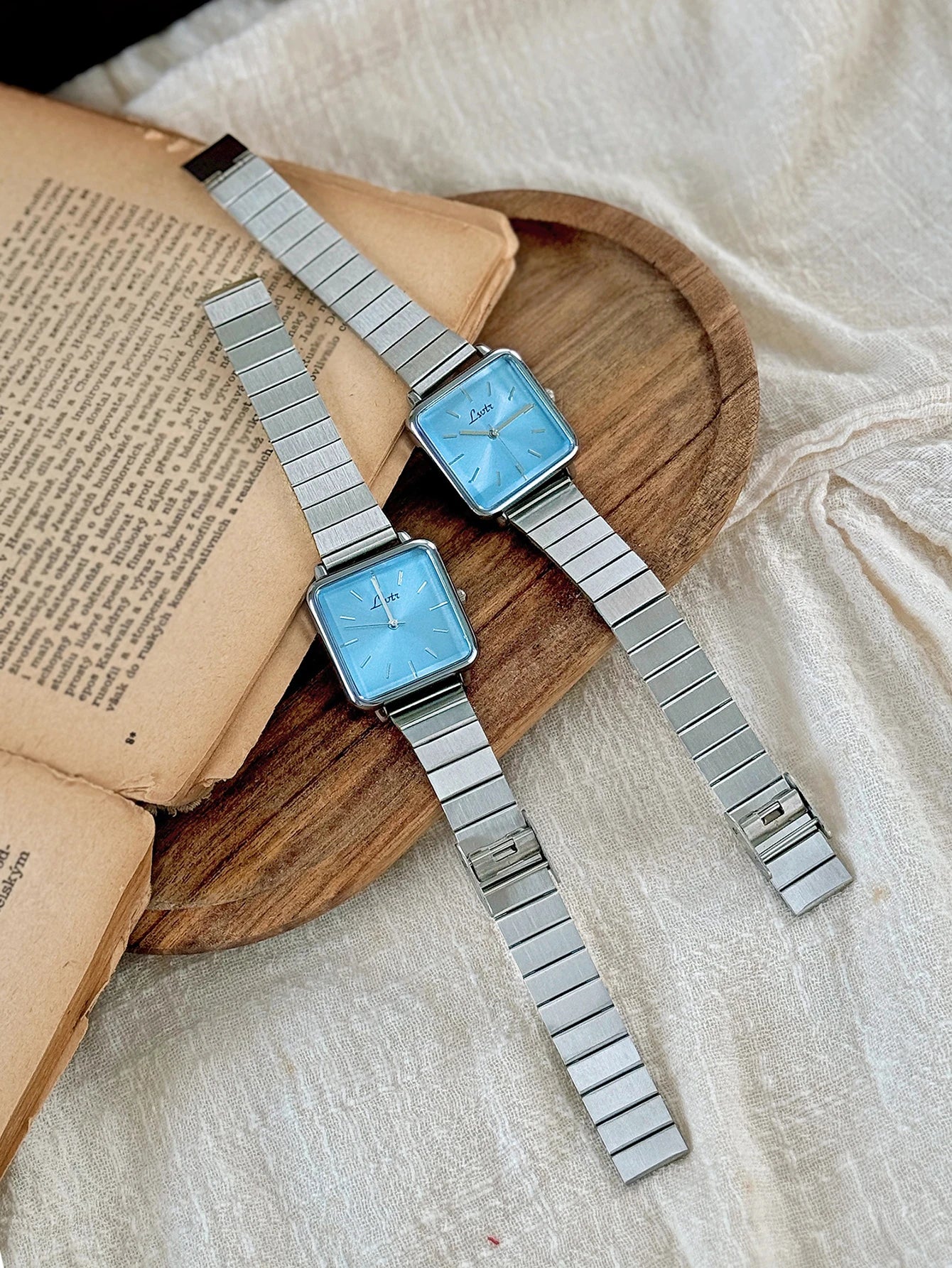 1 Piece of Gold Retro Simple and Elegant Women's Watch Stainless Steel Strap Quartz Watch Square Dial Casual Fashion Waterproof Women's Watch Suitable for Daily Wear Dinner and Other Occasions Decorative Wrist