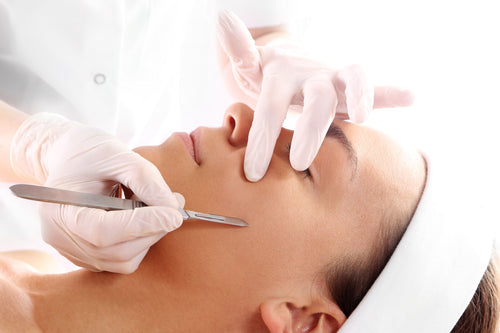 Dermaplaning Guide 2025 — Benefits, Risks & Results