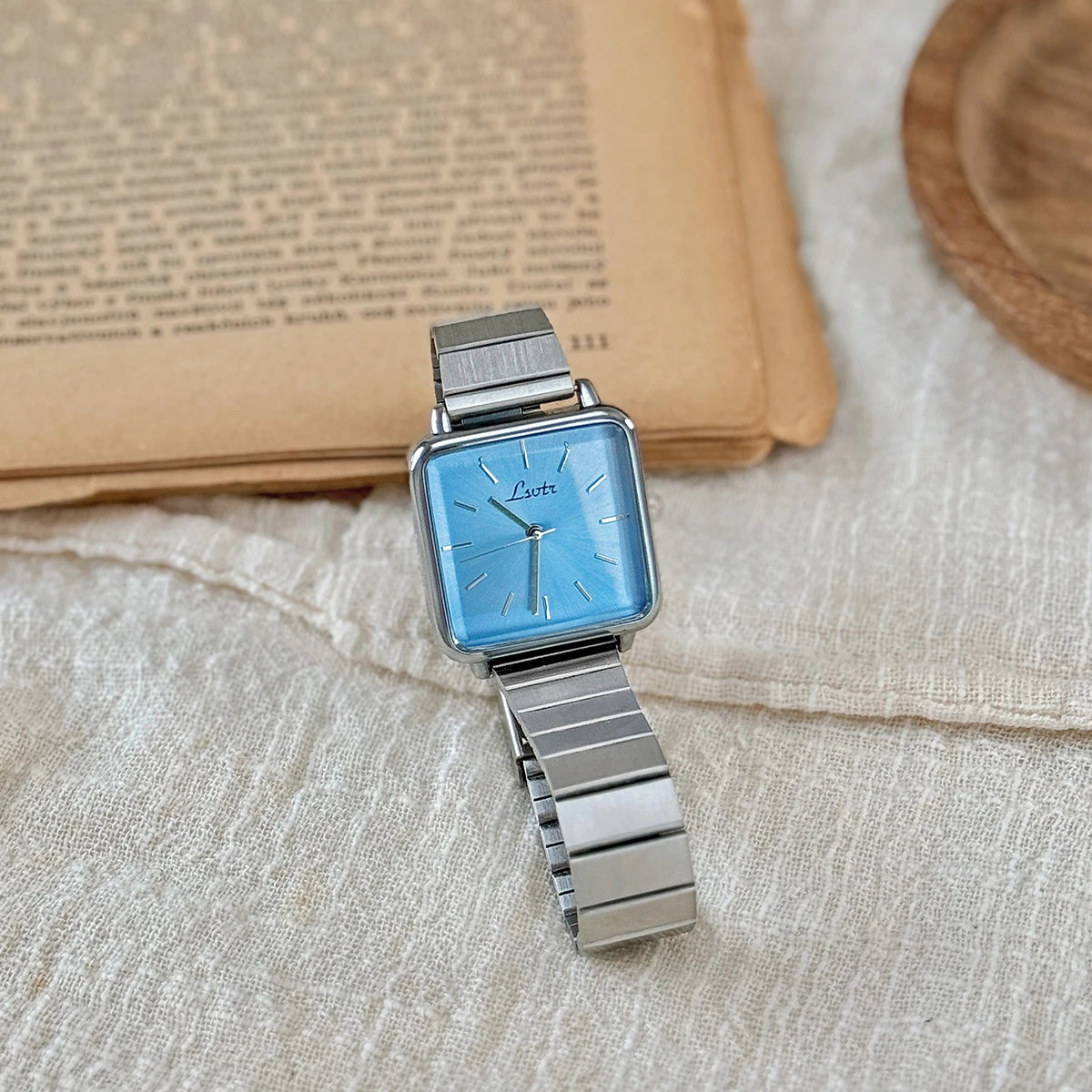 1 Piece of Gold Retro Simple and Elegant Women's Watch Stainless Steel Strap Quartz Watch Square Dial Casual Fashion Waterproof Women's Watch Suitable for Daily Wear Dinner and Other Occasions Decorative Wrist